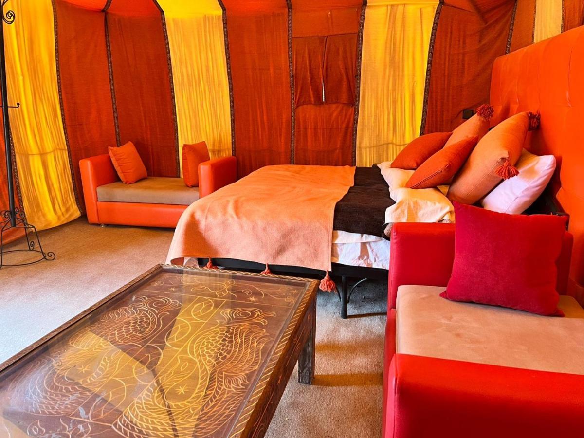 מרזאוגה Akabar Luxury Desert Camp מראה חיצוני תמונה